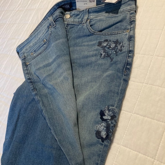 NWT NYDJ boyfriend embroidered jeans sz 16W - Picture 9 of 10